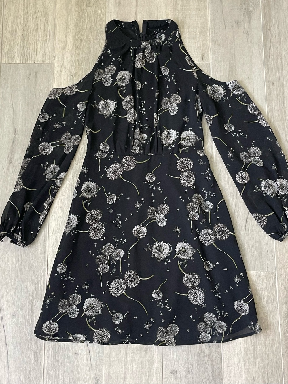 NWT Amisu Black Dandelion Print Cold Shoulder Dress Size 6
